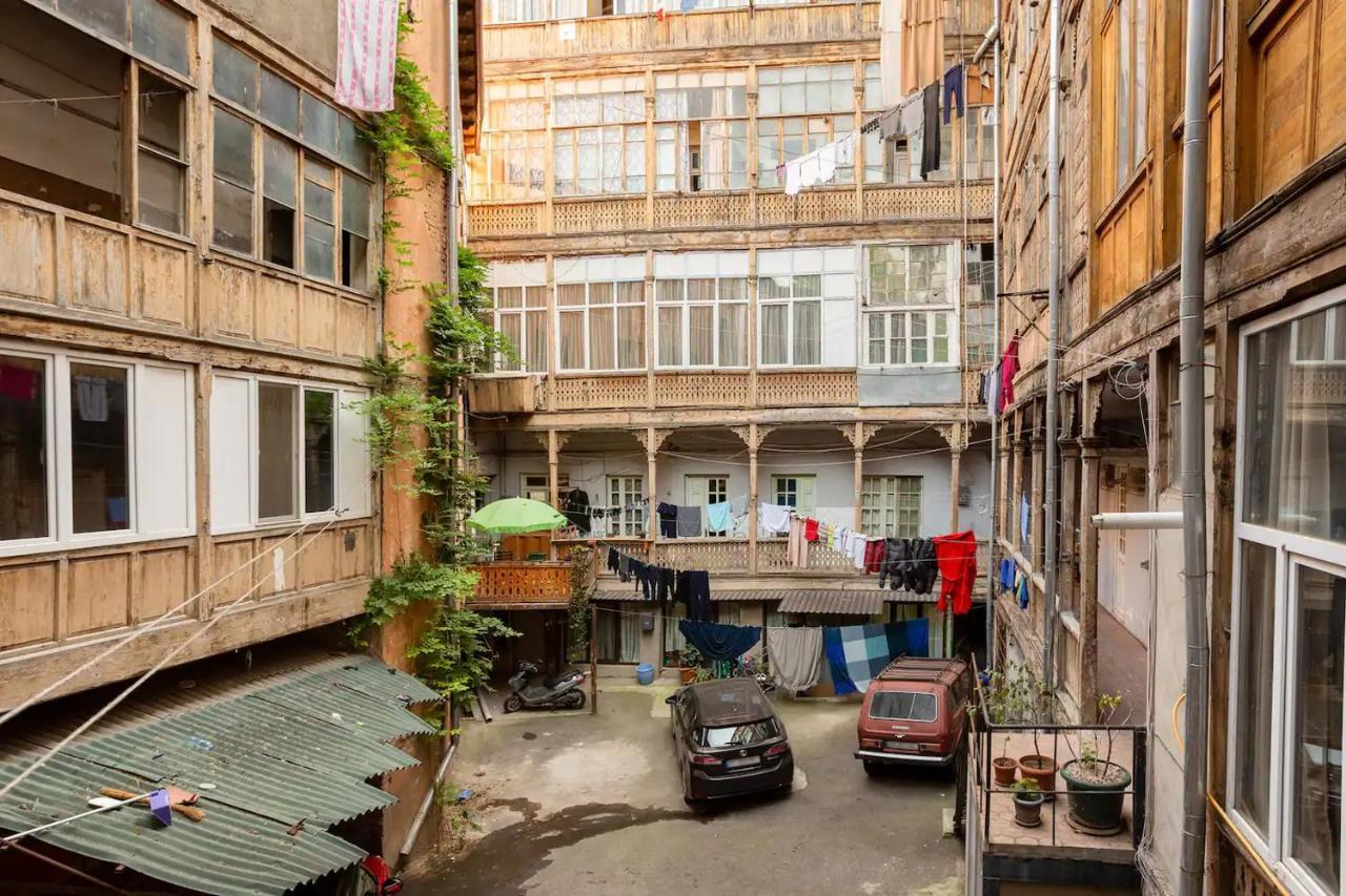 With Quite Yard View Apartment Tbilisi